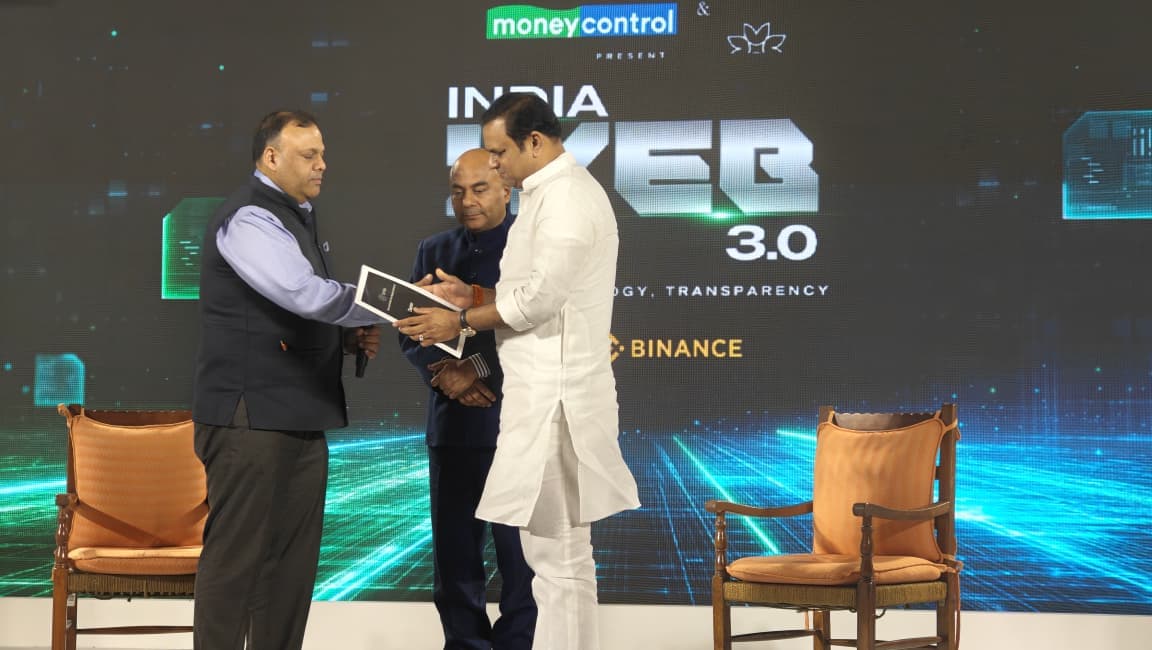Recognition moment on the India Web 3.0 stage